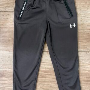 Under Armour Dark Gray Joggers W/zipper Pockets Boys 3T *Slightly Used*